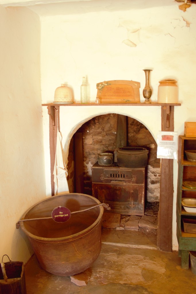 Hermannsburg & Palm Valley old pot