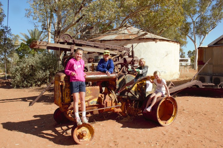 Hermannsburg & Palm Valley the mob